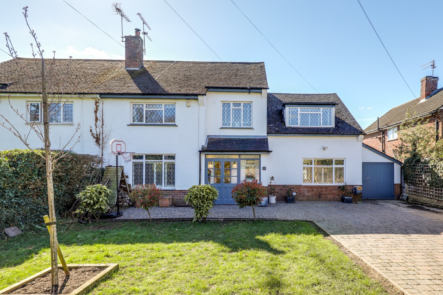 Beautifully Presented 4 bedroom Family Home Situated  in  a Premier location