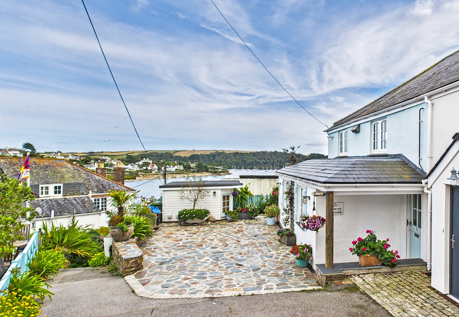 A Coastal Gem in the Heart of St Mawes with Parking A Coastal Gem in the Heart of St Mawes with Parking
