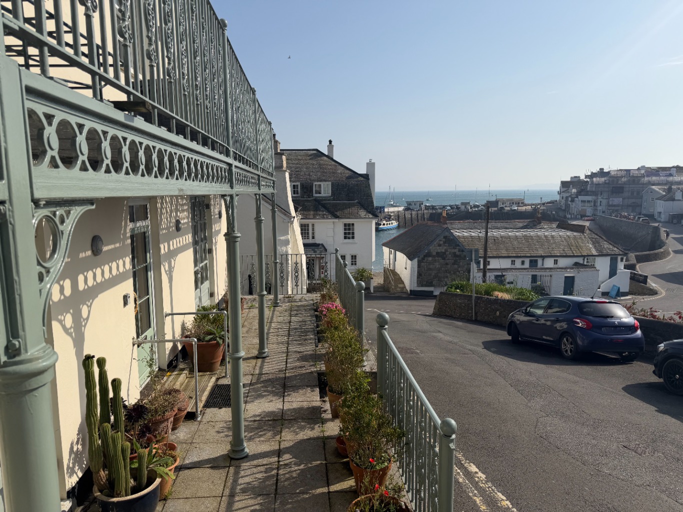 Stylish St Mawes ground floor apartment, moments from the harbour, beach and village amenities