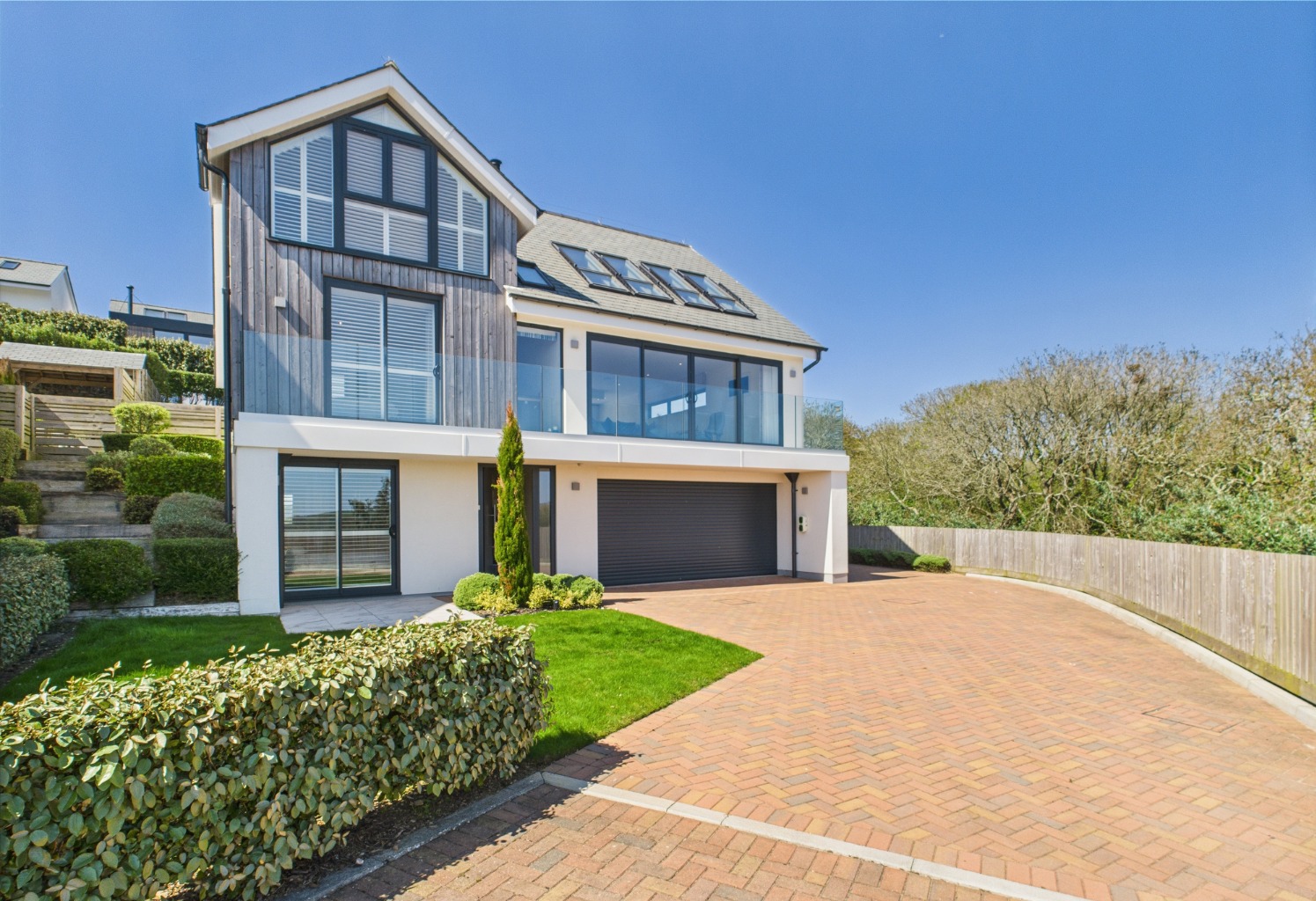 An exceptional eco-friendly coastal residence in show home condition in St Mawes.