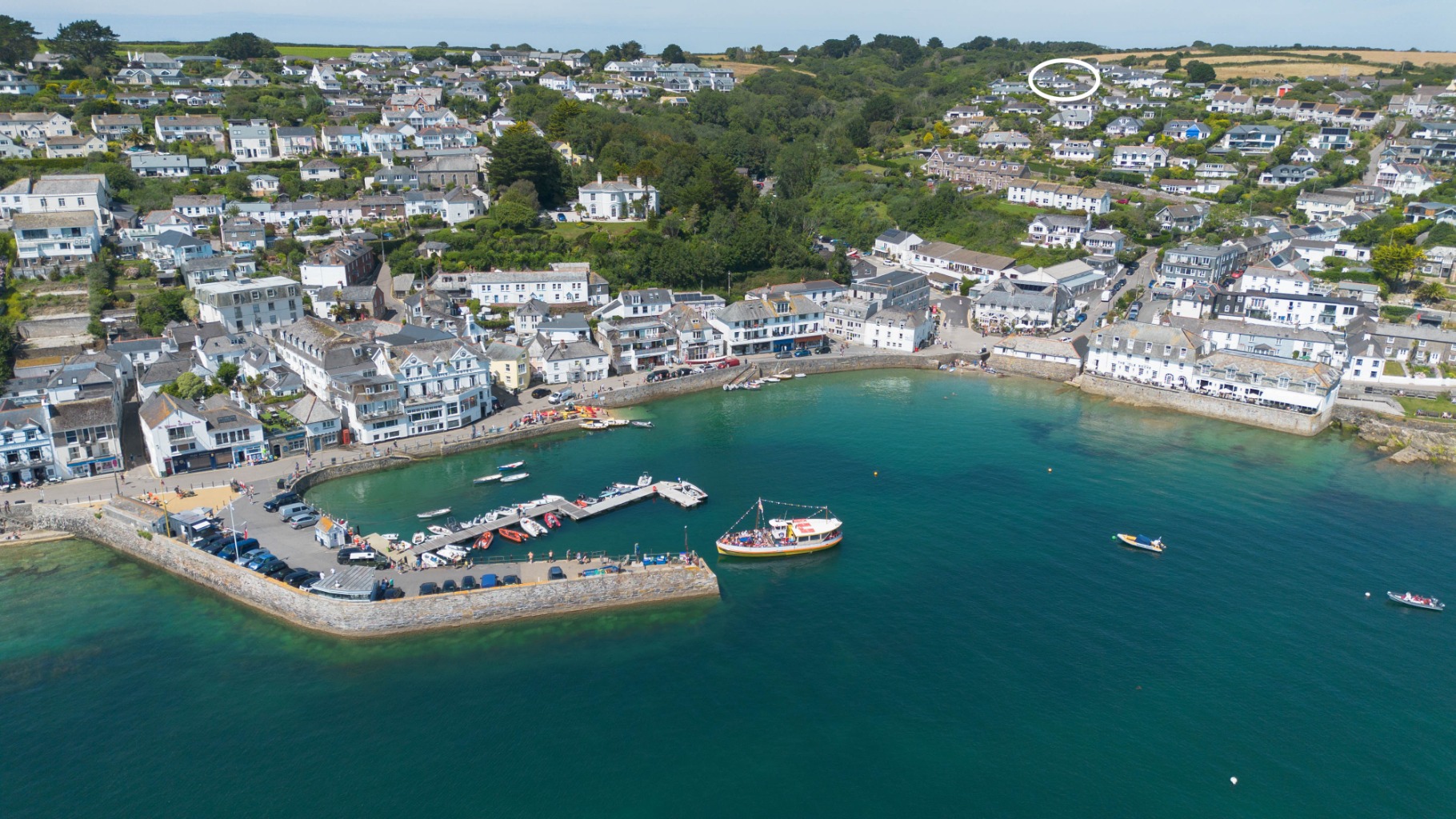 Extended Family Home with Stunning Sea Outlook Extended Family Home with Stunning Sea Outlook