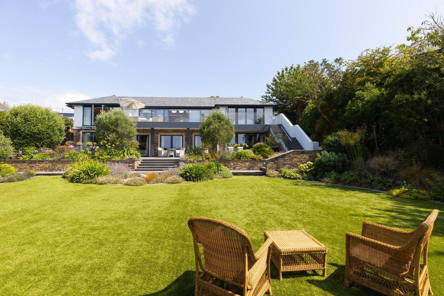 An Elegant Architectural Masterpiece, Bathed in Coastal Sunshine. An Elegant Architectural Masterpiece, Bathed in Coastal Sunshine.