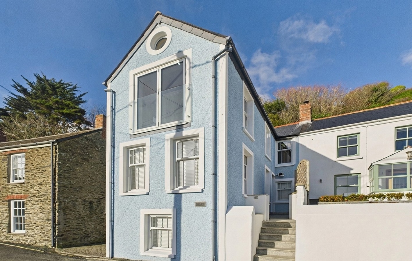 Elevated coastal living with panoramic sea views in the heart of Portloe