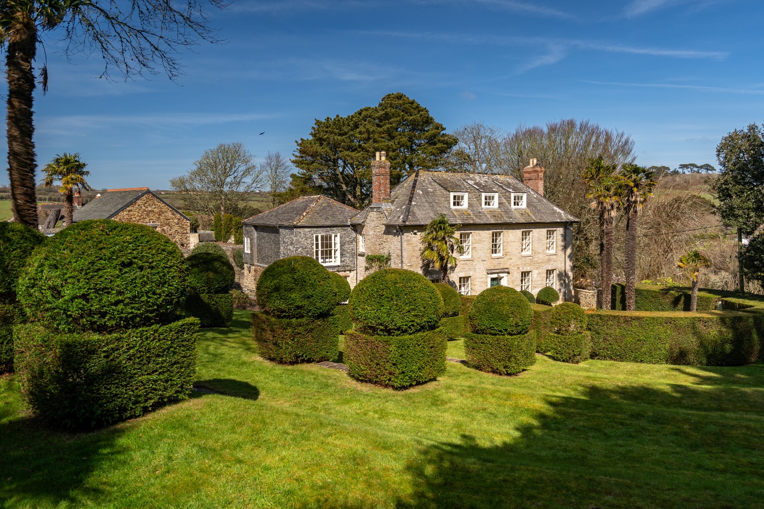 An Estate of Distinction in the Idyllic St Just in Roseland.