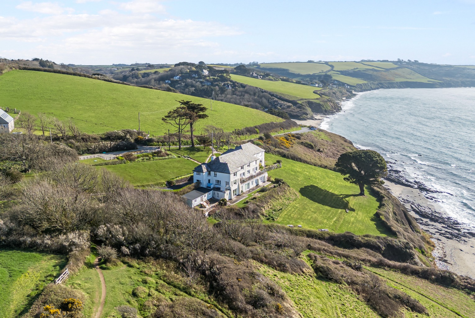 Front-line coastal apartment with private beach access and panoramic sea views