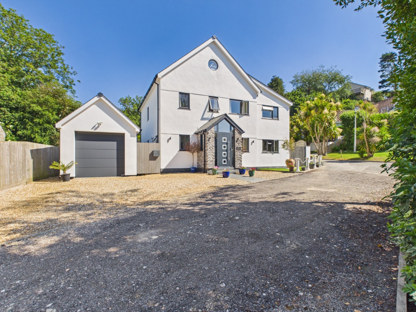 Coastal Contemporary Living Within Walking Distance of the Beach