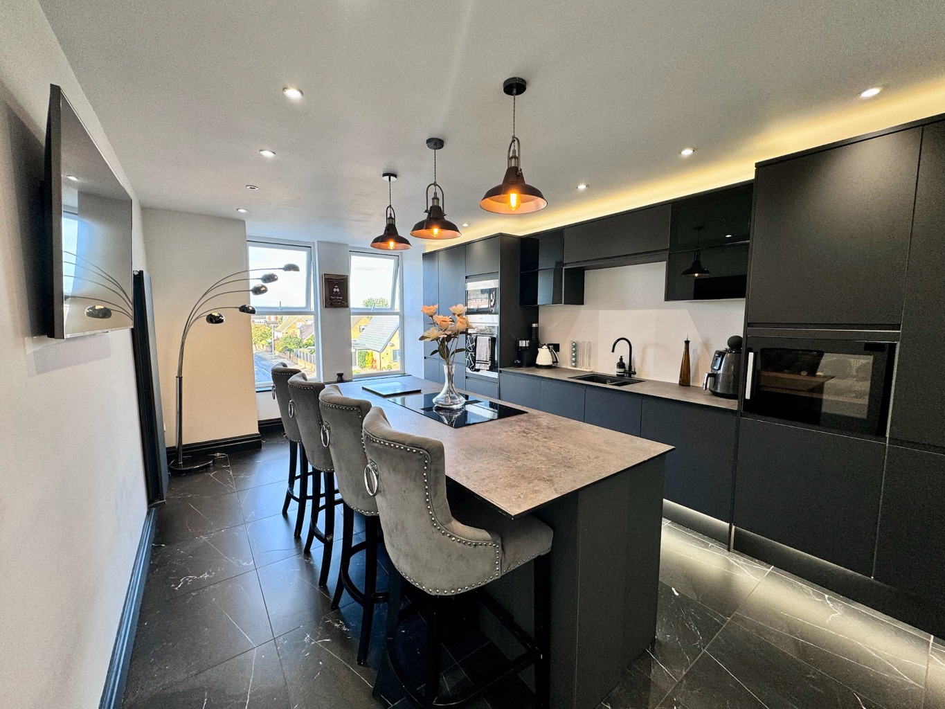 Stunning 3-Bed Birkdale Maisonette: Refurbished, No Chain!