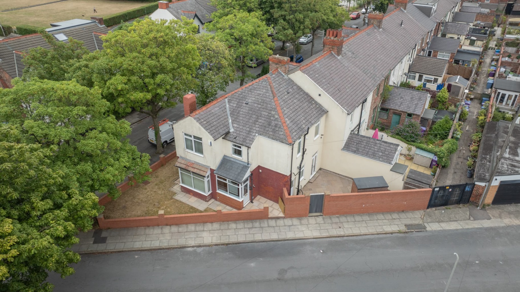 Spacious 3-Bed Liverpool Home: Freshly Decorated, No Chain!