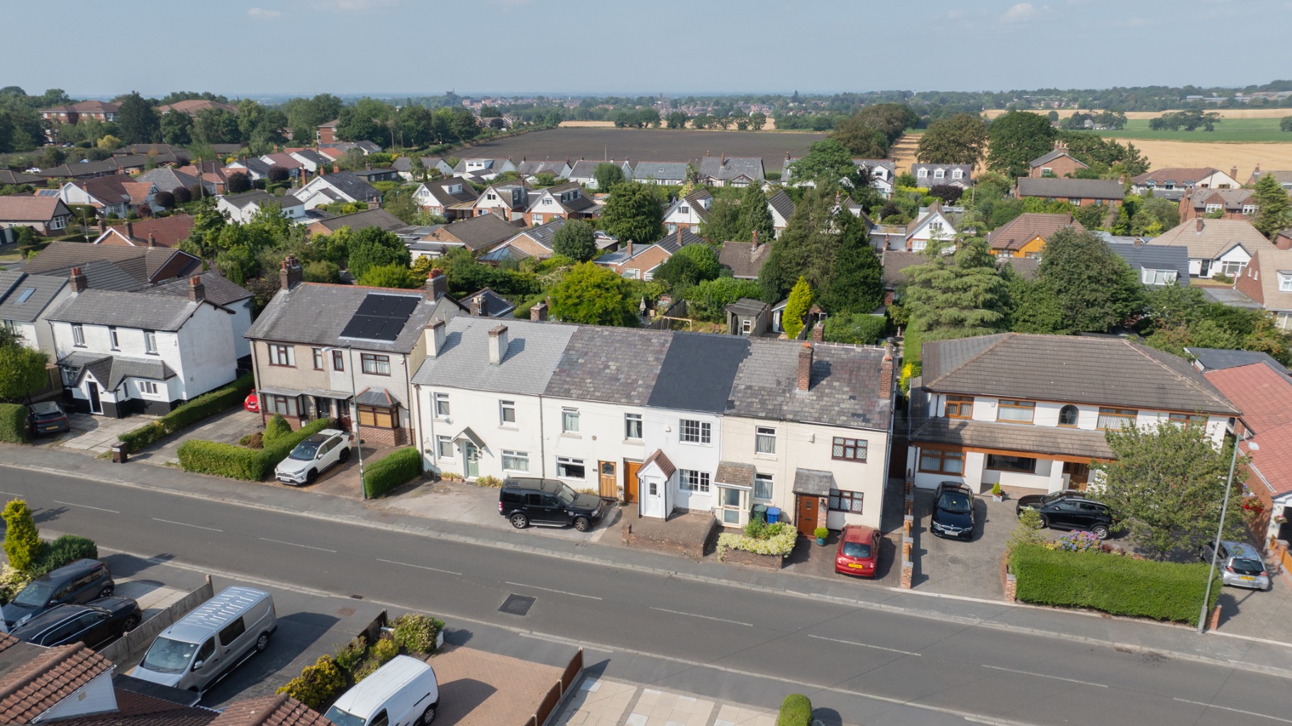 Charming 2-Bed House in Aughton with Large Garden, Modern Kitchen