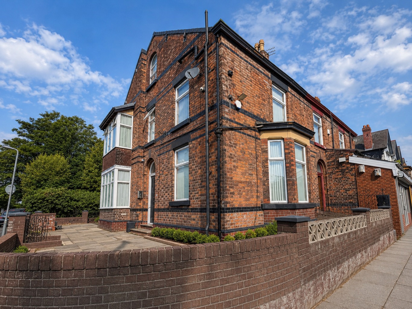 Unique 2-Bed, 2-Bath Apartment on Rice Lane, Liverpool - Renovation Opportunity