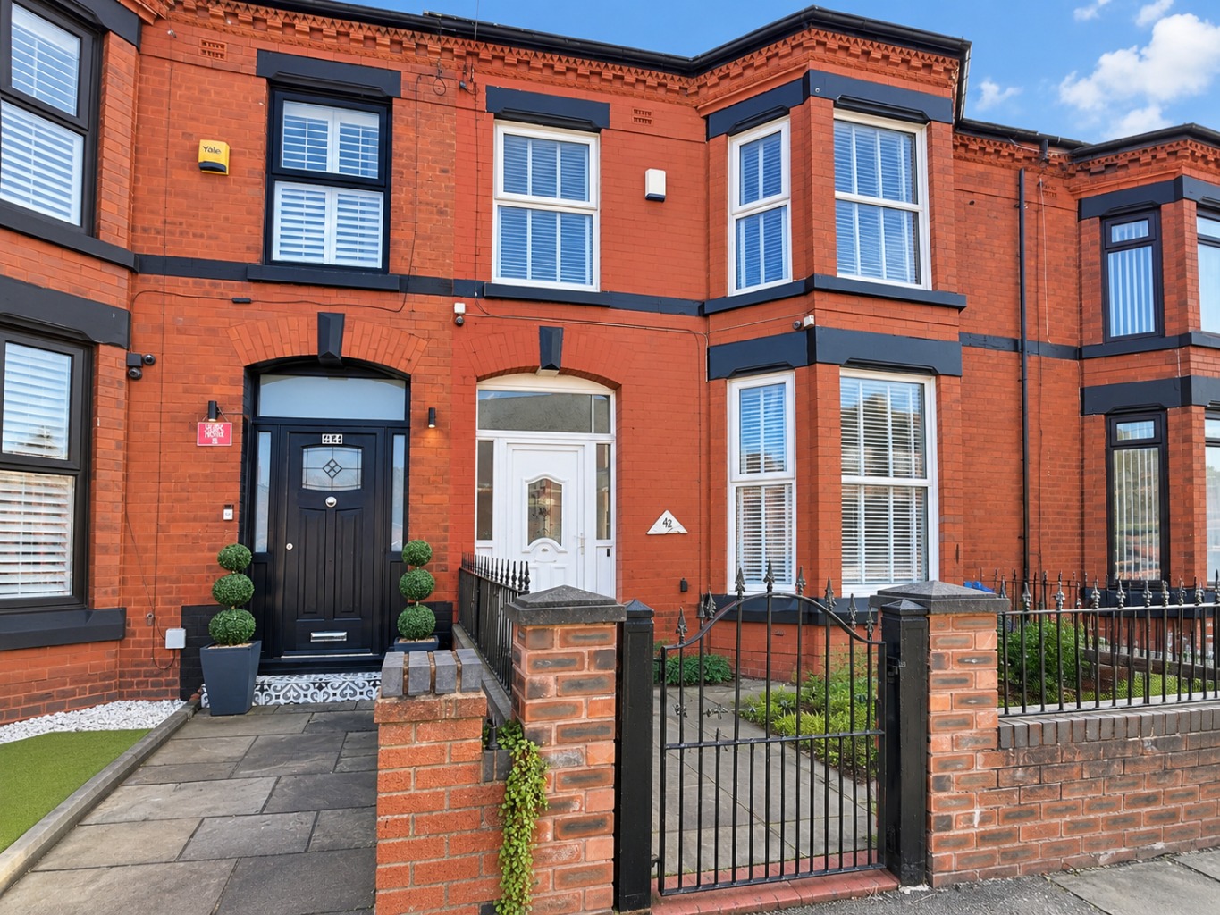 Spacious 4-Bed House in Liverpool, Close to Aintree Station