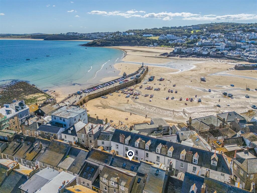 Two bed flat close to the harbourside, St. Ives Two bed flat close to the harbourside, St. Ives
