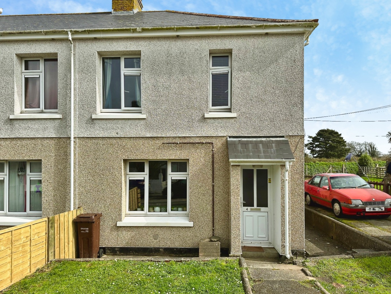 Helston, Three bed home conveniently located