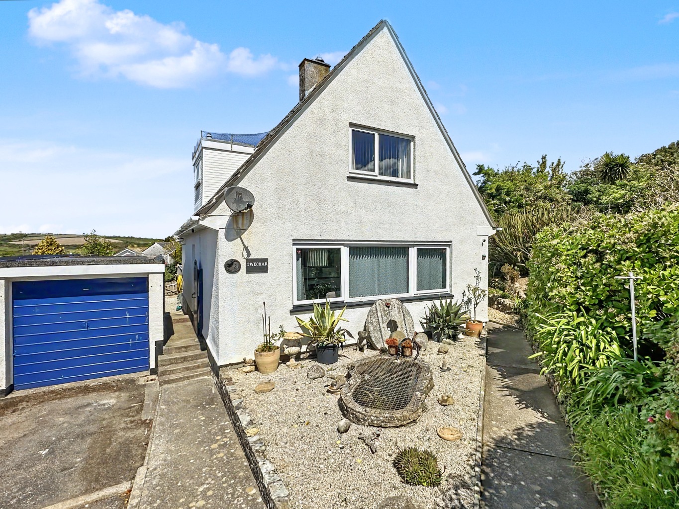 Porthleven, Versatile three bed home near village centre