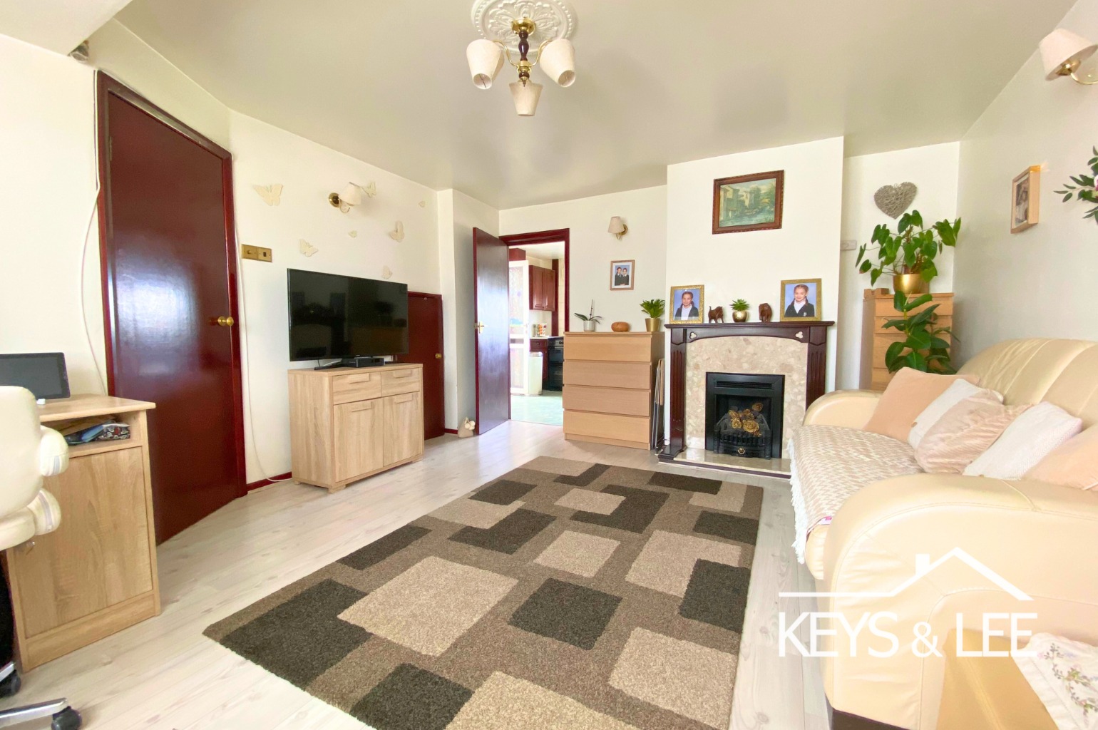 A superbly presented 2 double bedroom house with spectacular views across open countryside. property first image