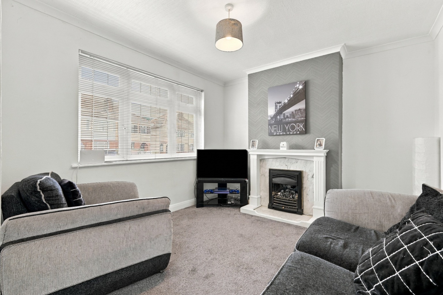 School runs on foot, weekends in the garden and a home that can grow with your family. property first image