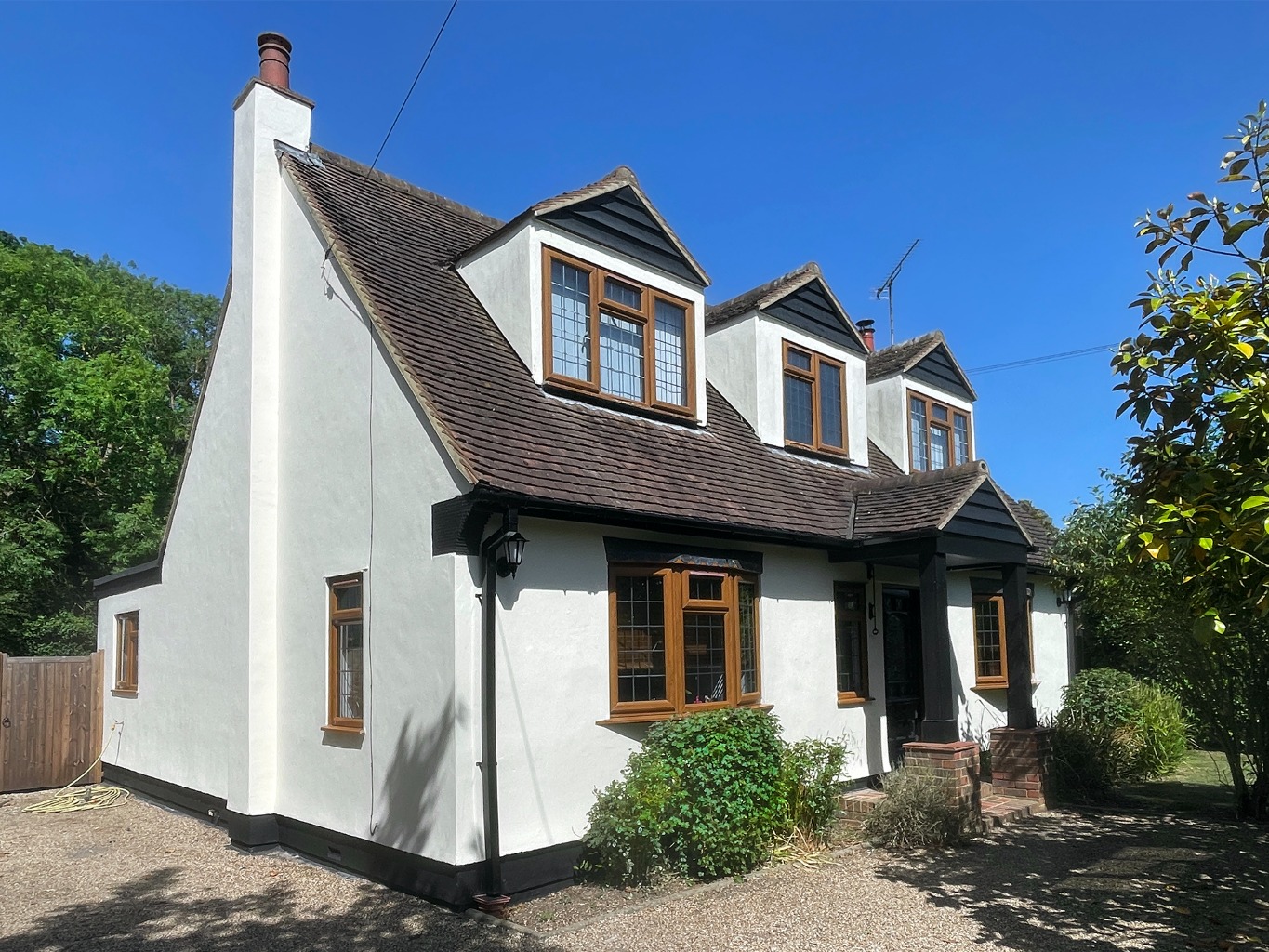 Fully Modernised Character Home, Plot of 0.5 Acre