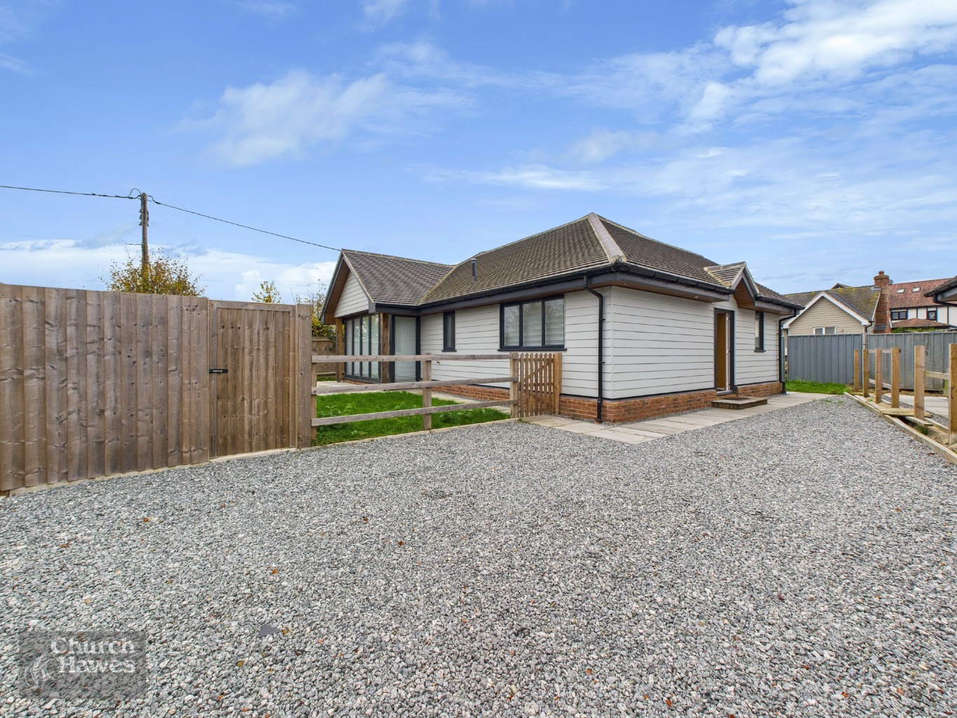 Situated within the popular RIVERSIDE village of NORTH FAMBRIDGE