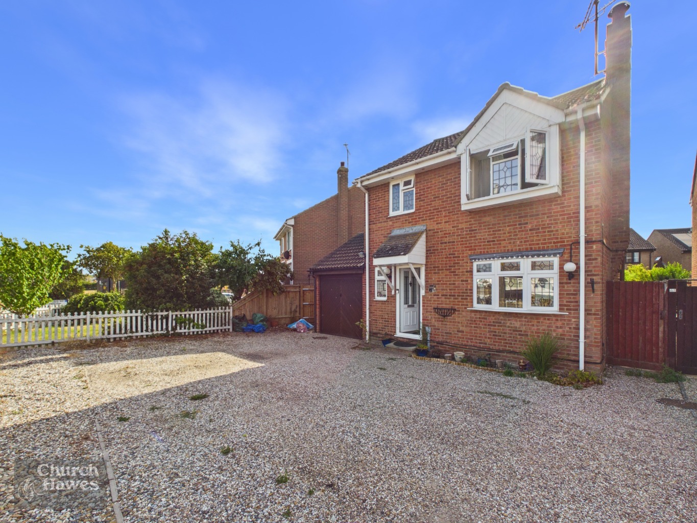 OFFERED FOR SALE WITH NO ONWARD CHAIN! FOUR BEDROOM DETACHED FAMILY HOME!