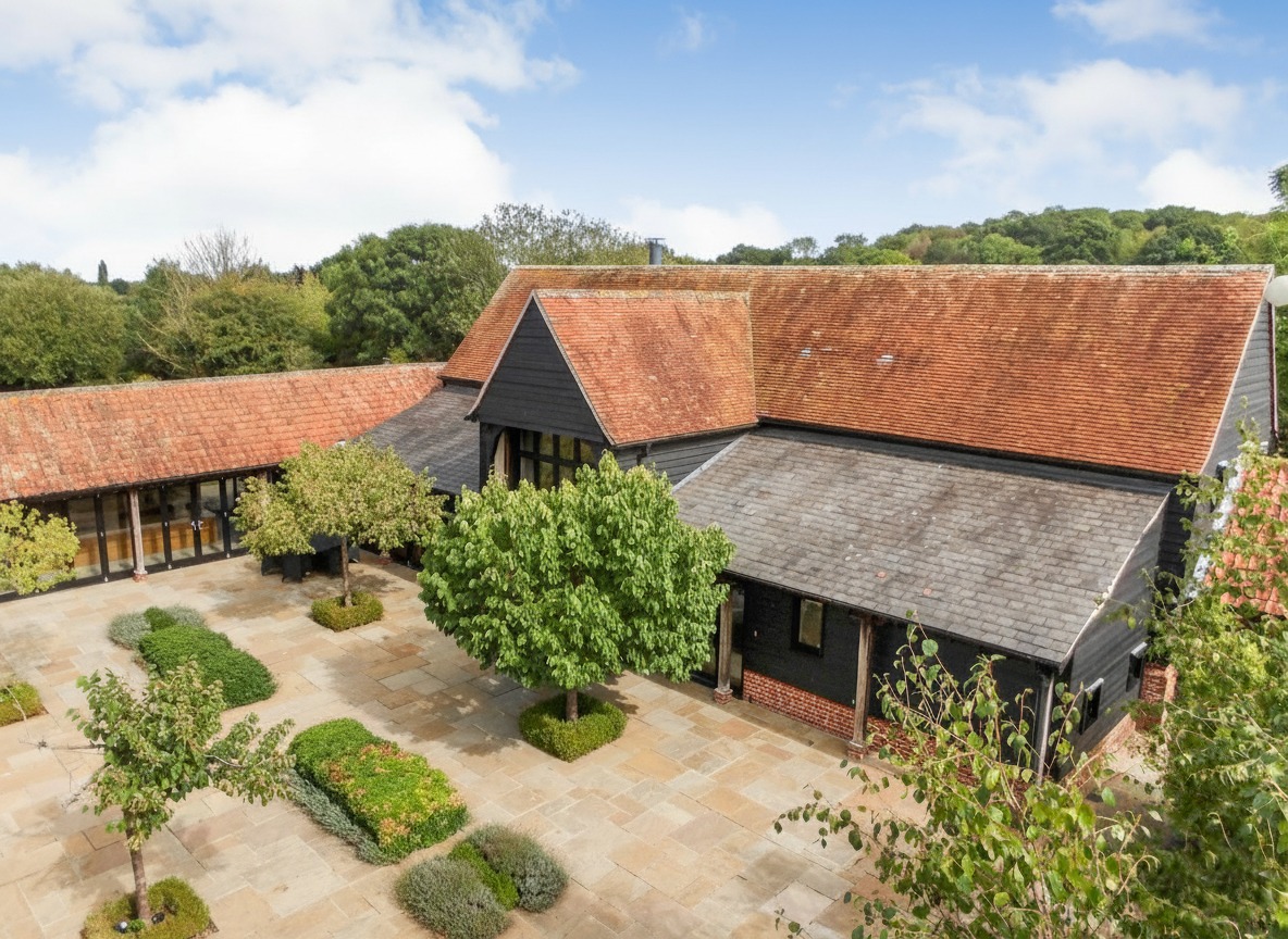 Wonderful Barn Conversion, 2 Acres, Off Road Position