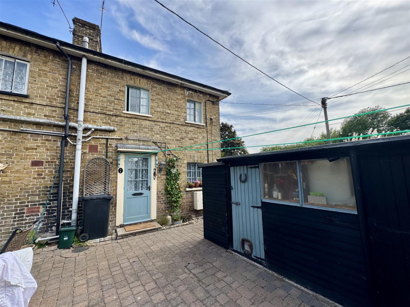 Well Presented, Charming One Bedroom Cottage in Picturesque Village