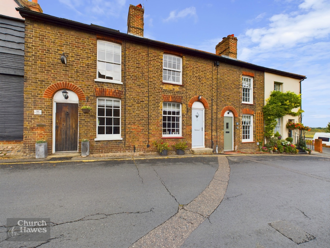 Two Bedroom Cottage close to High Street and Hythe Quay