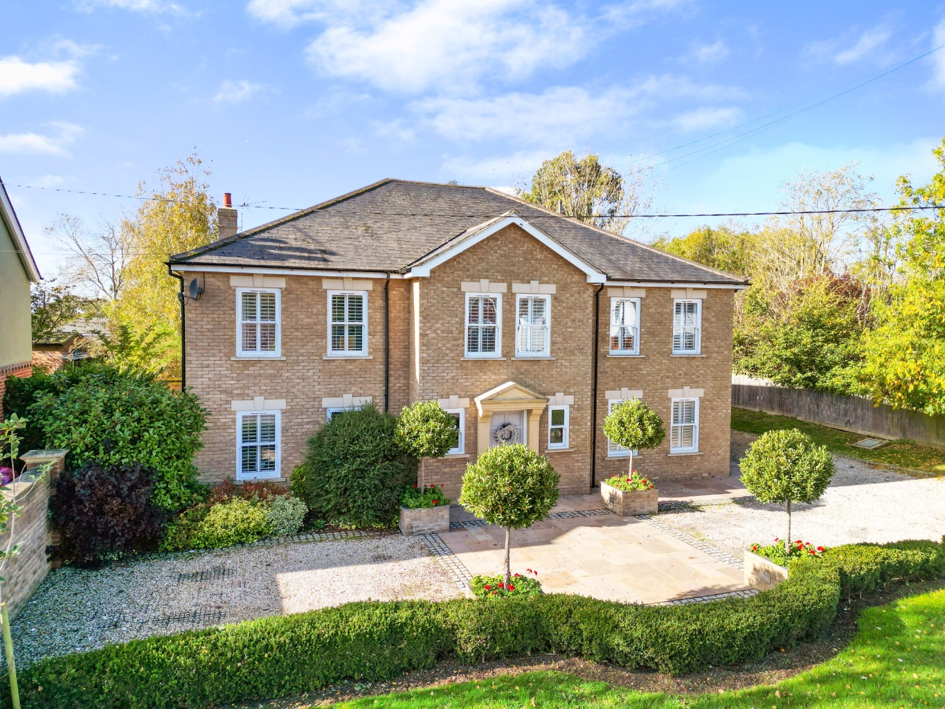 STUNNING DETACHED FIVE BEDROOM FAMILY RESIDENCE SPREAD OVER APPROX. 3500 SQ.FT ON 0.97 ACRE PLOT STUNNING DETACHED FIVE BEDROOM FAMILY RESIDENCE SPREAD OVER APPROX. 3500 SQ.FT ON 0.97 ACRE PLOT