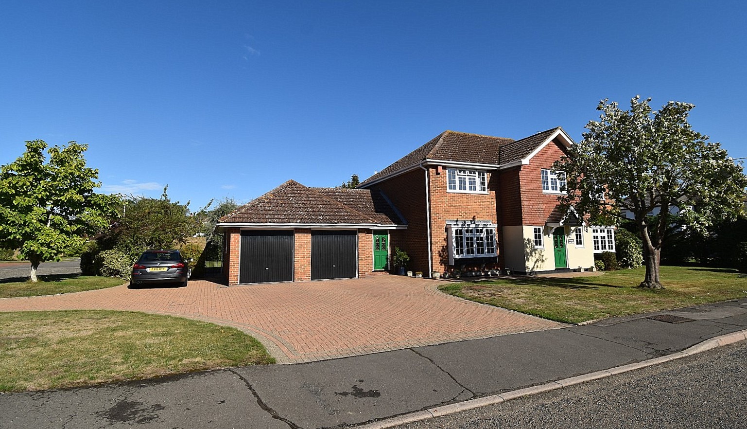 Imposing Five Bedroom Residence, Quarter Acre Plot