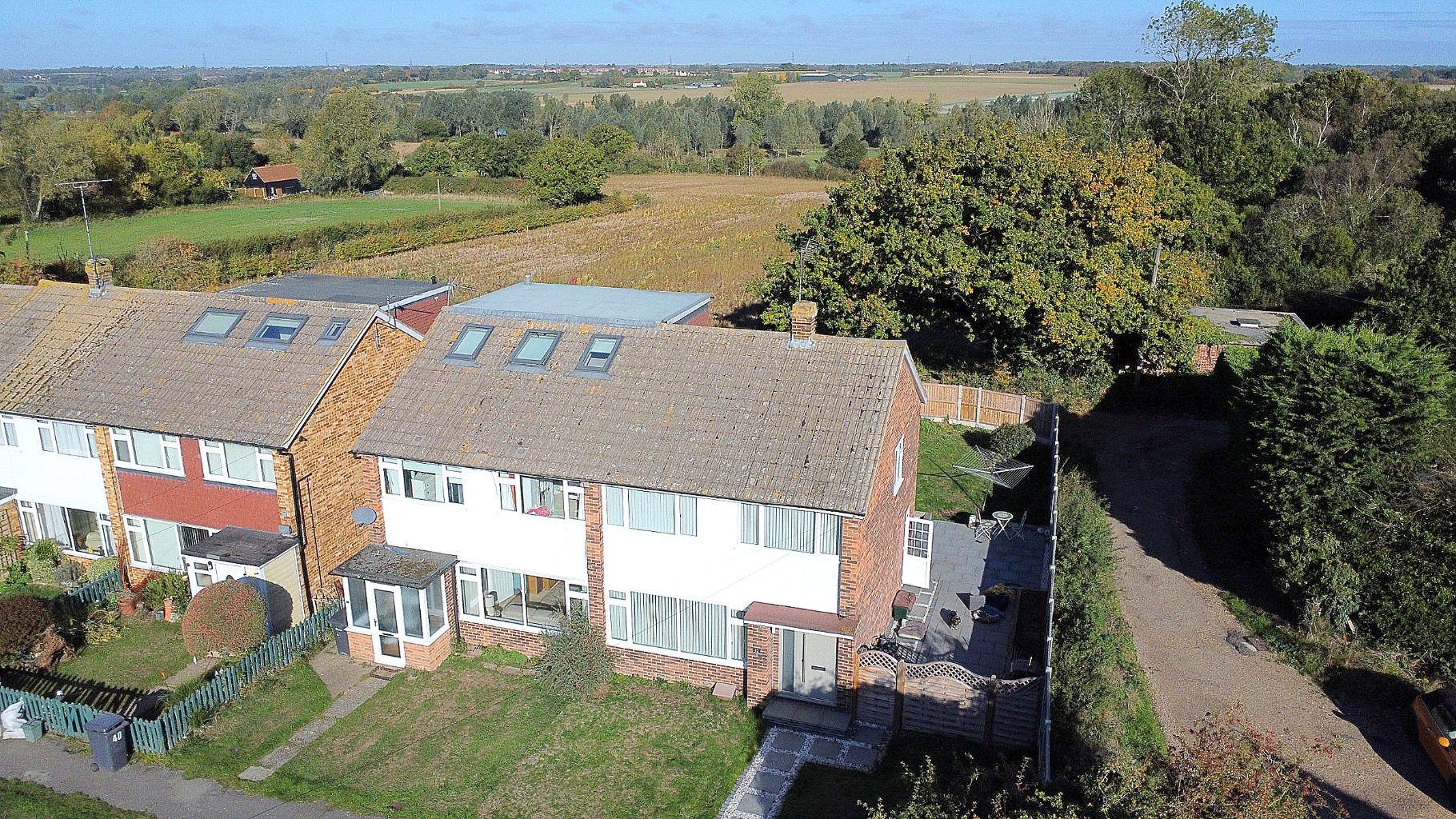 GUIDE PRICE £425,000 - £435,000....THREE BEDROOM PROPERTY OFFERING FAR REACHING COUNTRYSIDE VIEWS