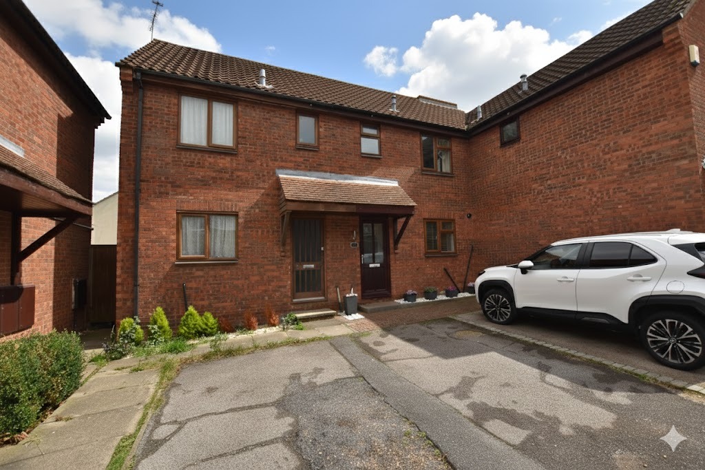 Delightful, immaculately presented two bedroom house situated within a pleasant cul-de-sac setting