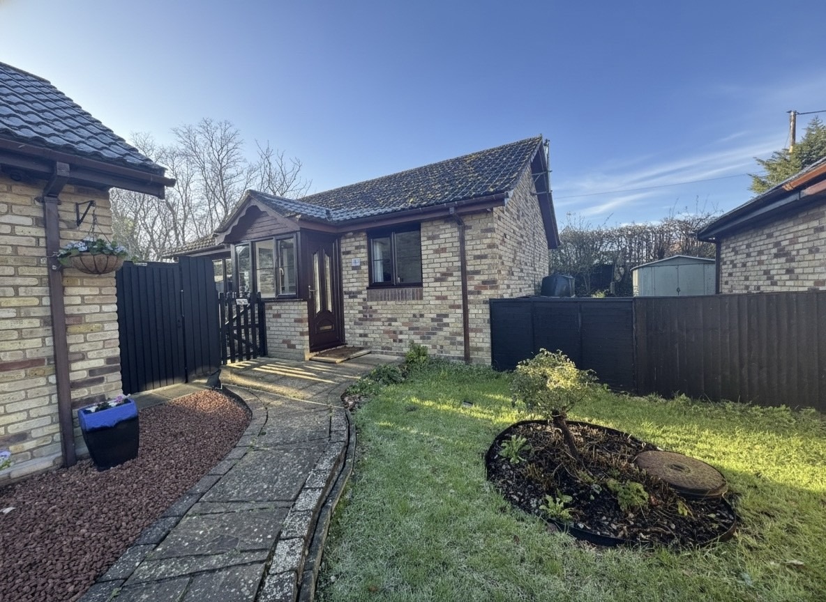 Well presented Detached Two Bedroom Bungalow with No Onward Chain