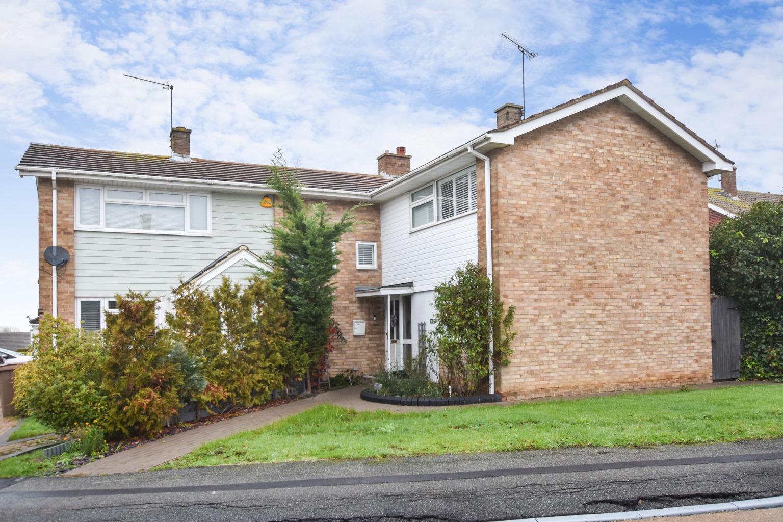 Spacious three bedroom house that must be viewed to appreciate the size of accommodation