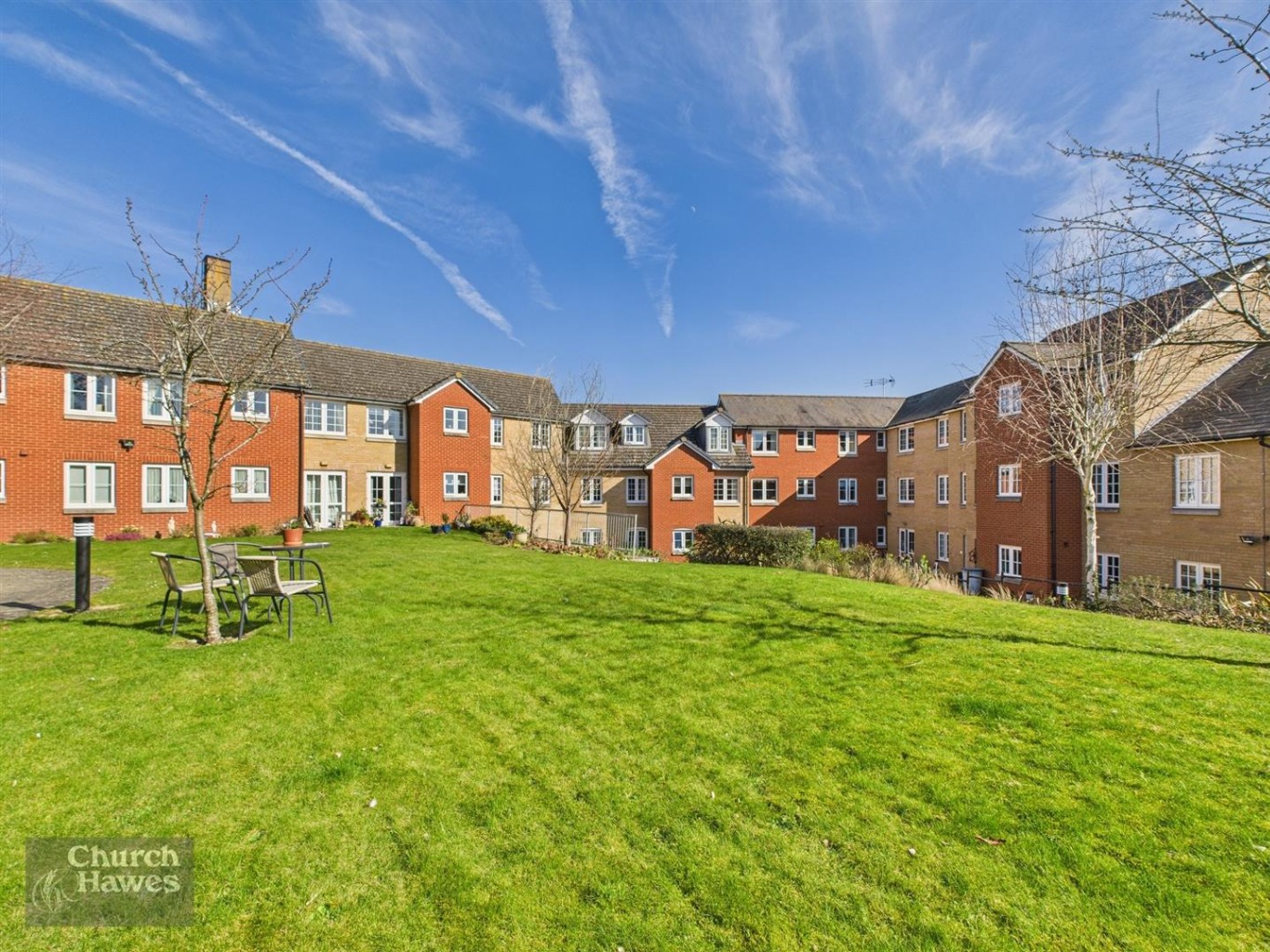 OFFERED FOR SALE WITH NO ONWARD CHAIN! One Bedroom retirement apartment! Close To High Street!
