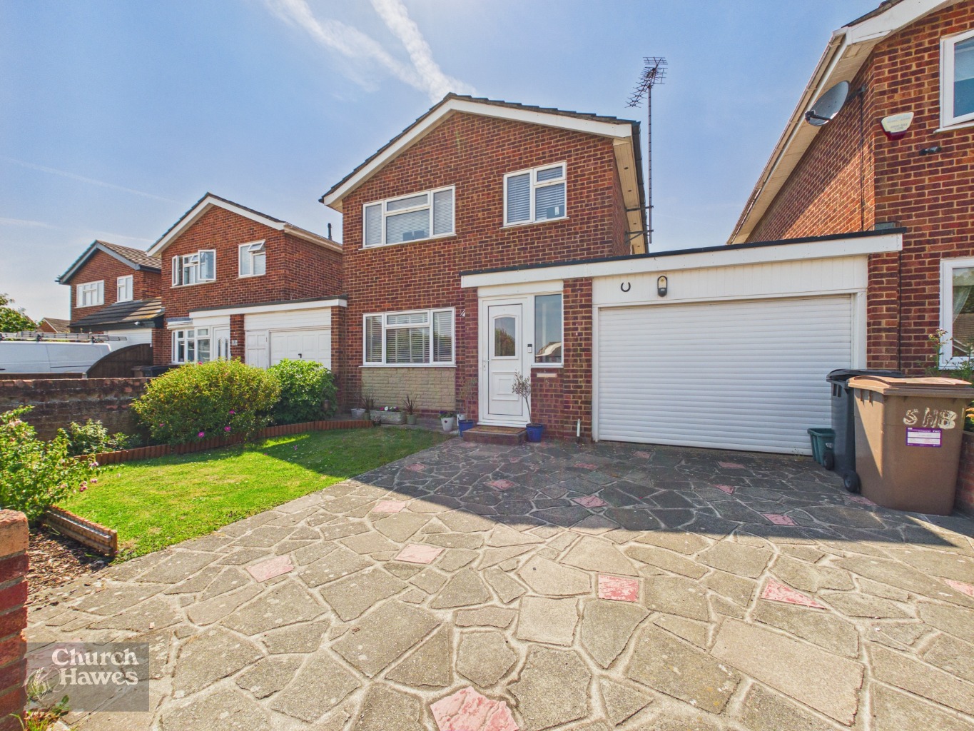 Situated in a great location just a short walk from local rail station and shopping parade. Situated in a great location just a short walk from local rail station and shopping parade.