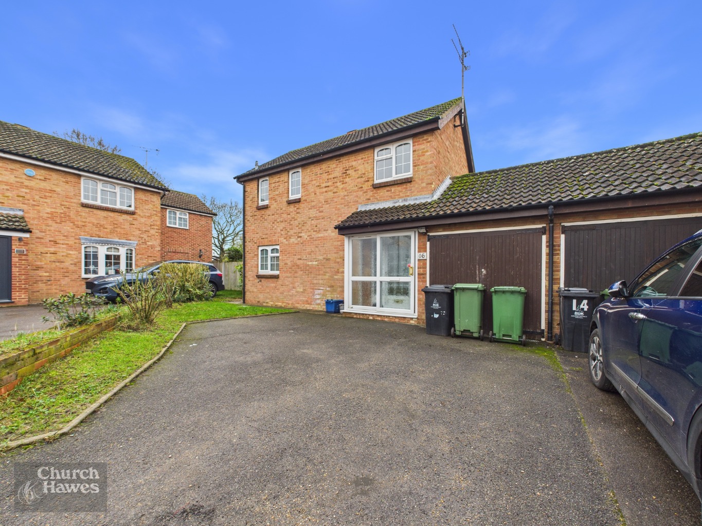 No Onward Chain: Link Detached Home in Sought-After Cul de Sac