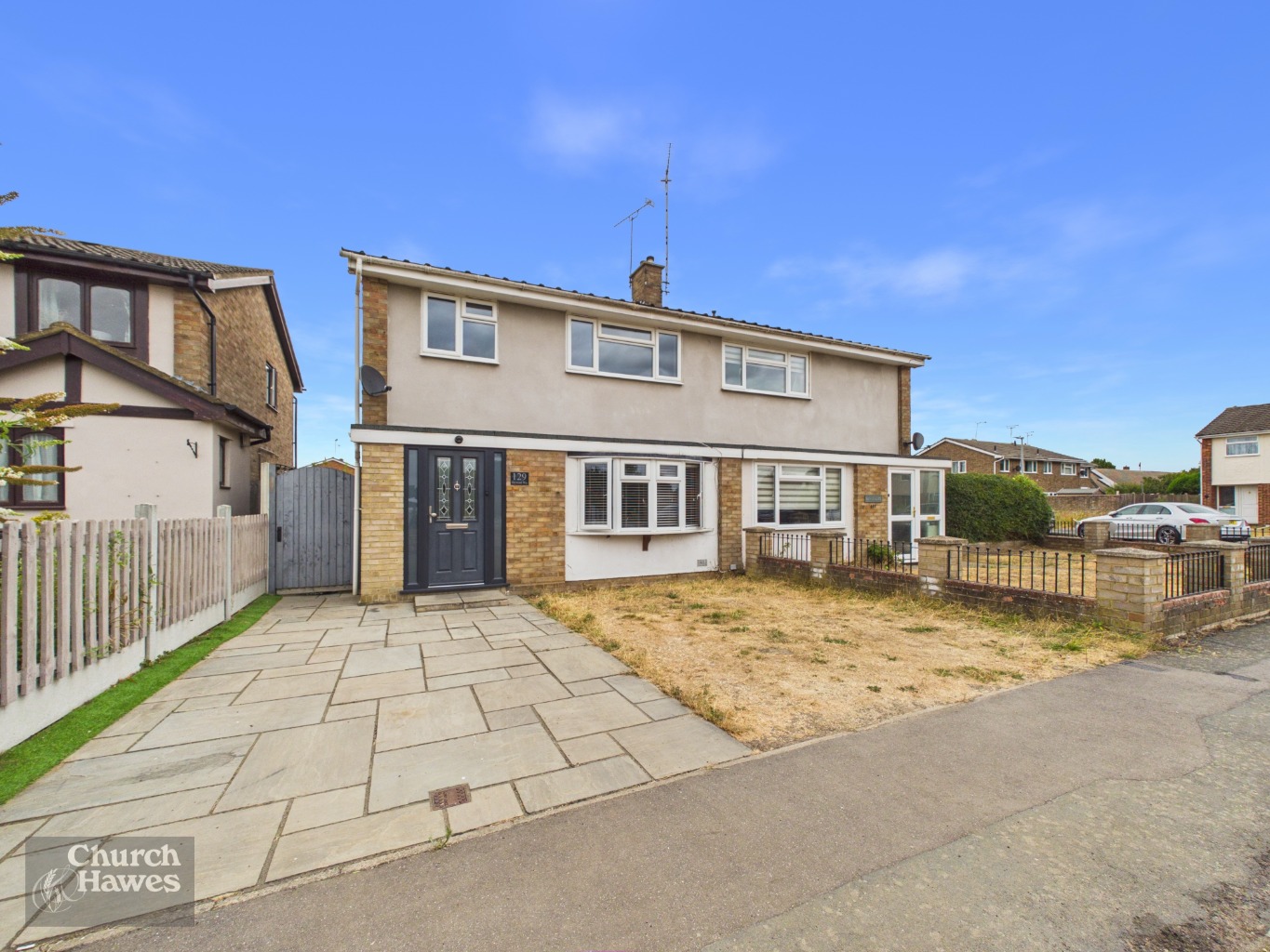 OFFERED FOR SALE WITH NO ONWARD CHAIN! EXTENDED 3/4 BEDROOM SEMI DETACHED!