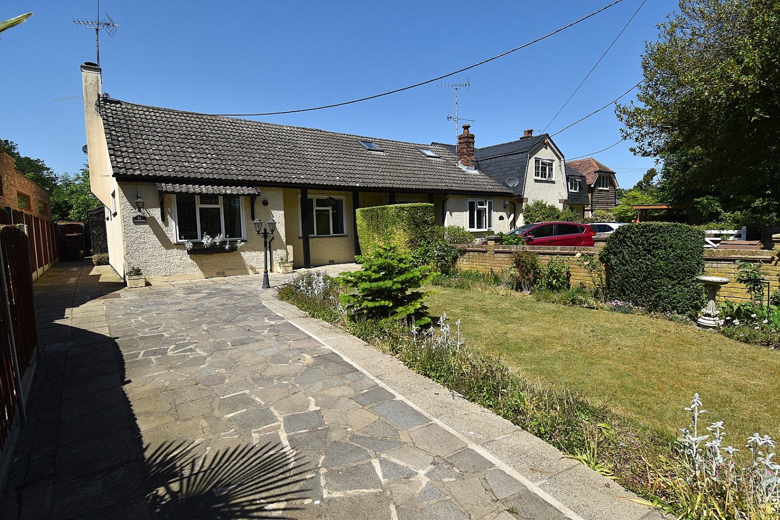 Chalet Bungalow in Private Off Road Setting