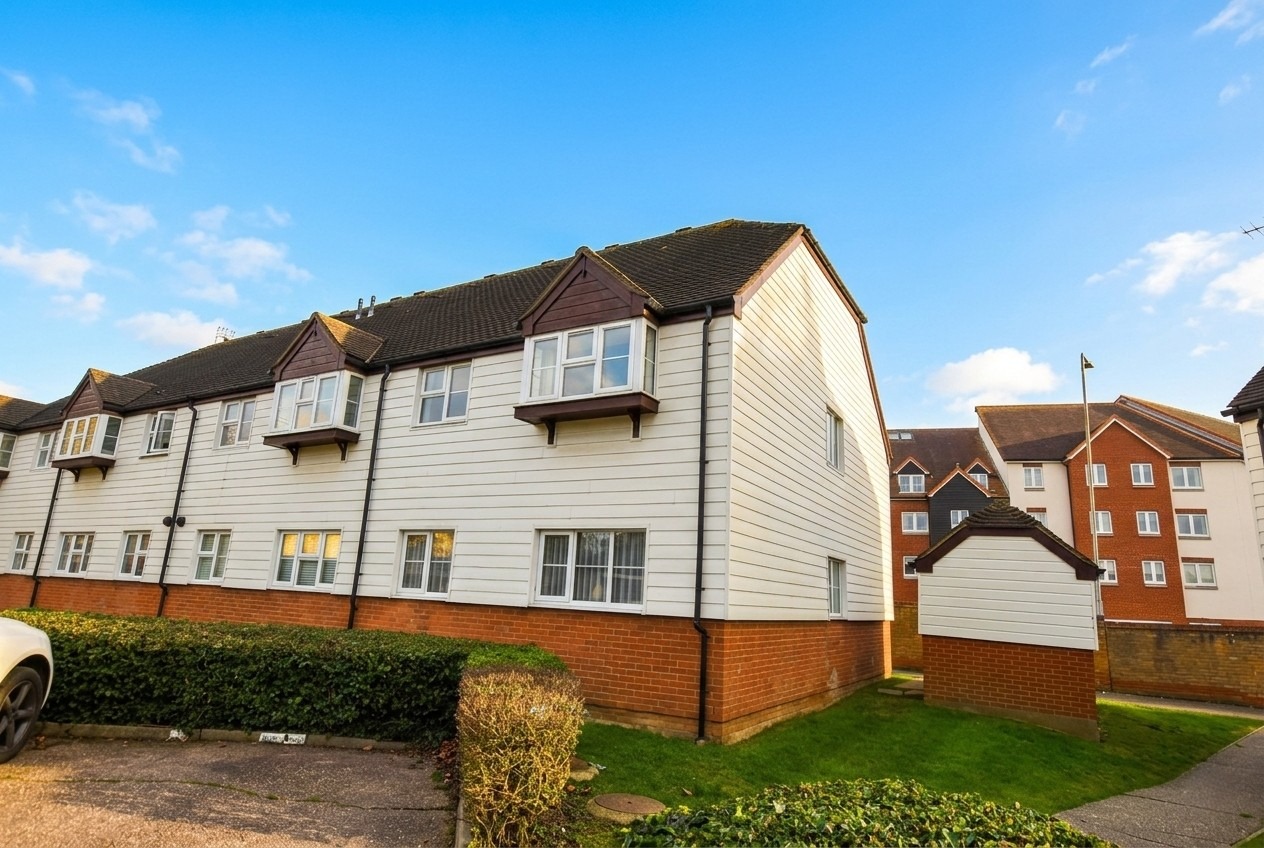 Well appointed, two bedroom apartment conveniently located for town centre.