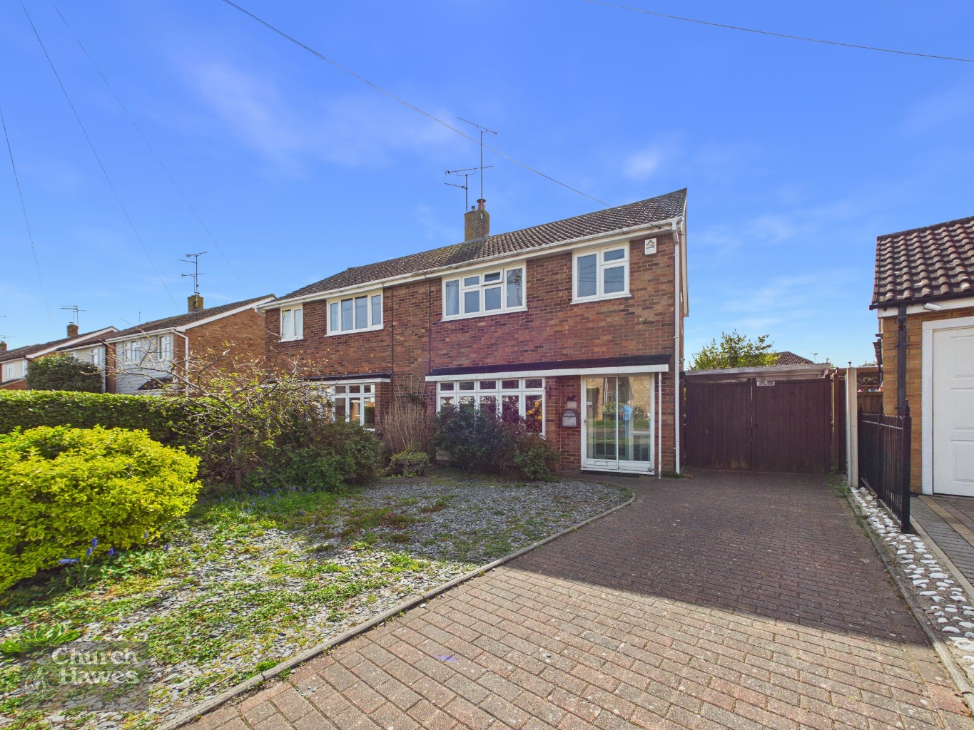 OFFERED WITH NO ONWARD CHAIN is this THREE BEDROOM SEMI DETACHED HOUSE.