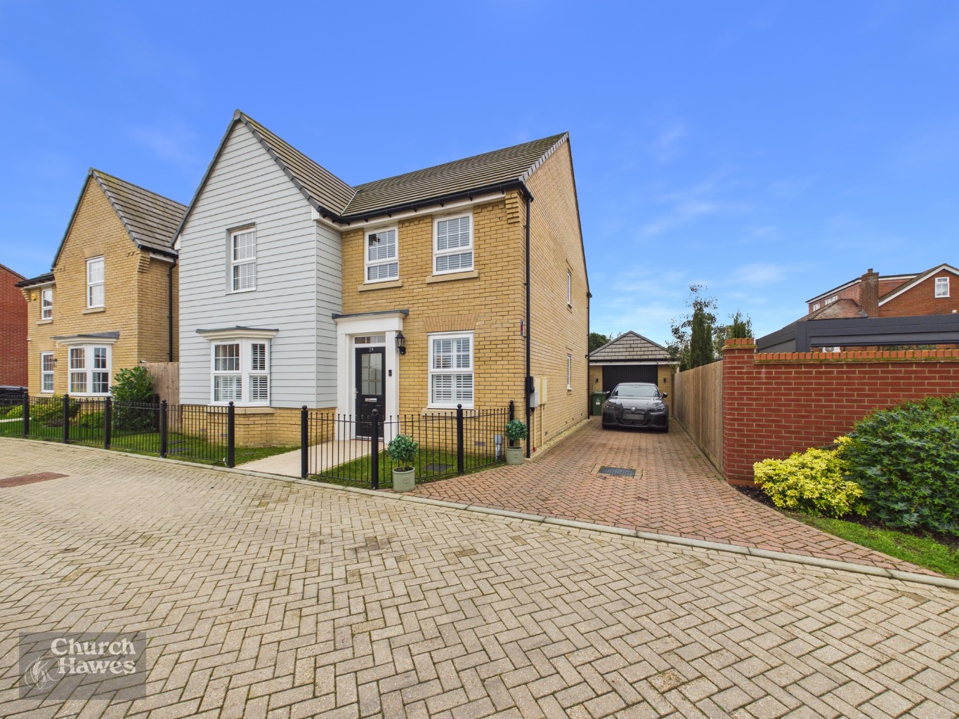 Situated in the popular Village of North Fambridge is this MODERN FOUR BEDROOM DETACHED house.