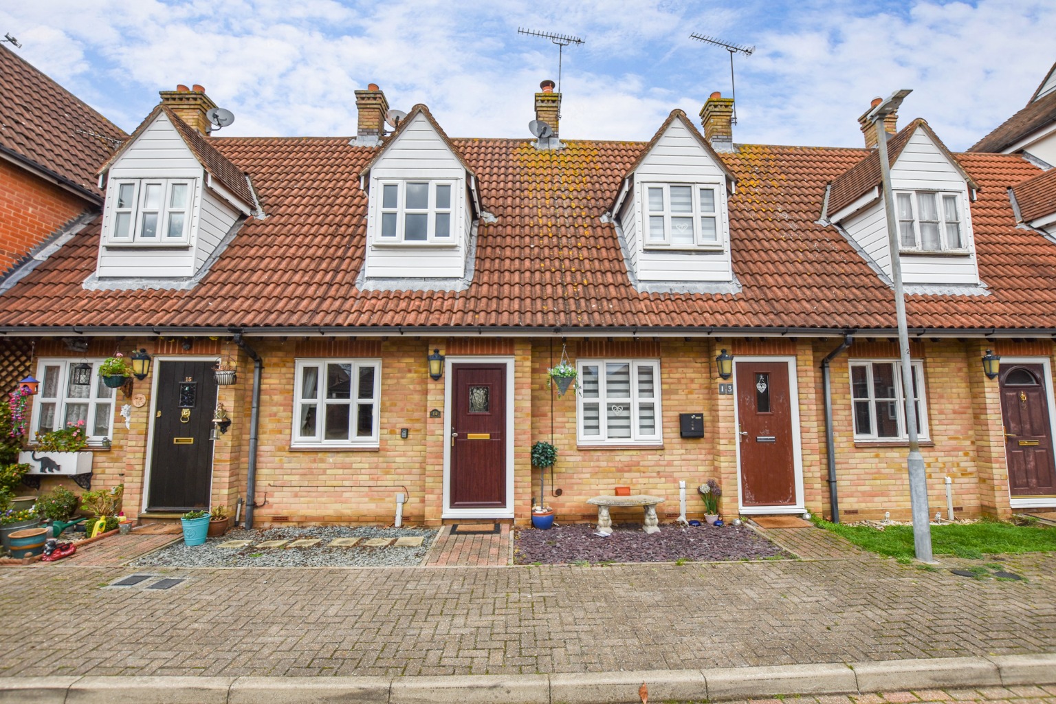Well presented one bedroom cottage offered for sale with no onward chain