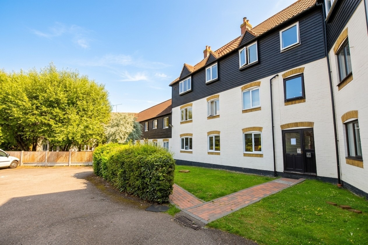 Offered for sale with no onward chain. An exceptionally well presented two bedroom ground floor flat