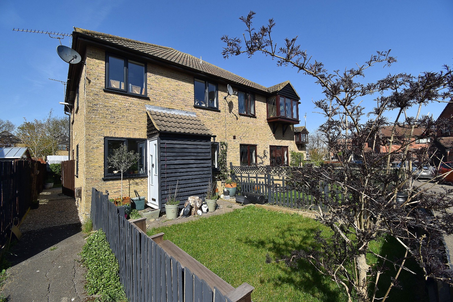 Refurbished one bedroom freehold home