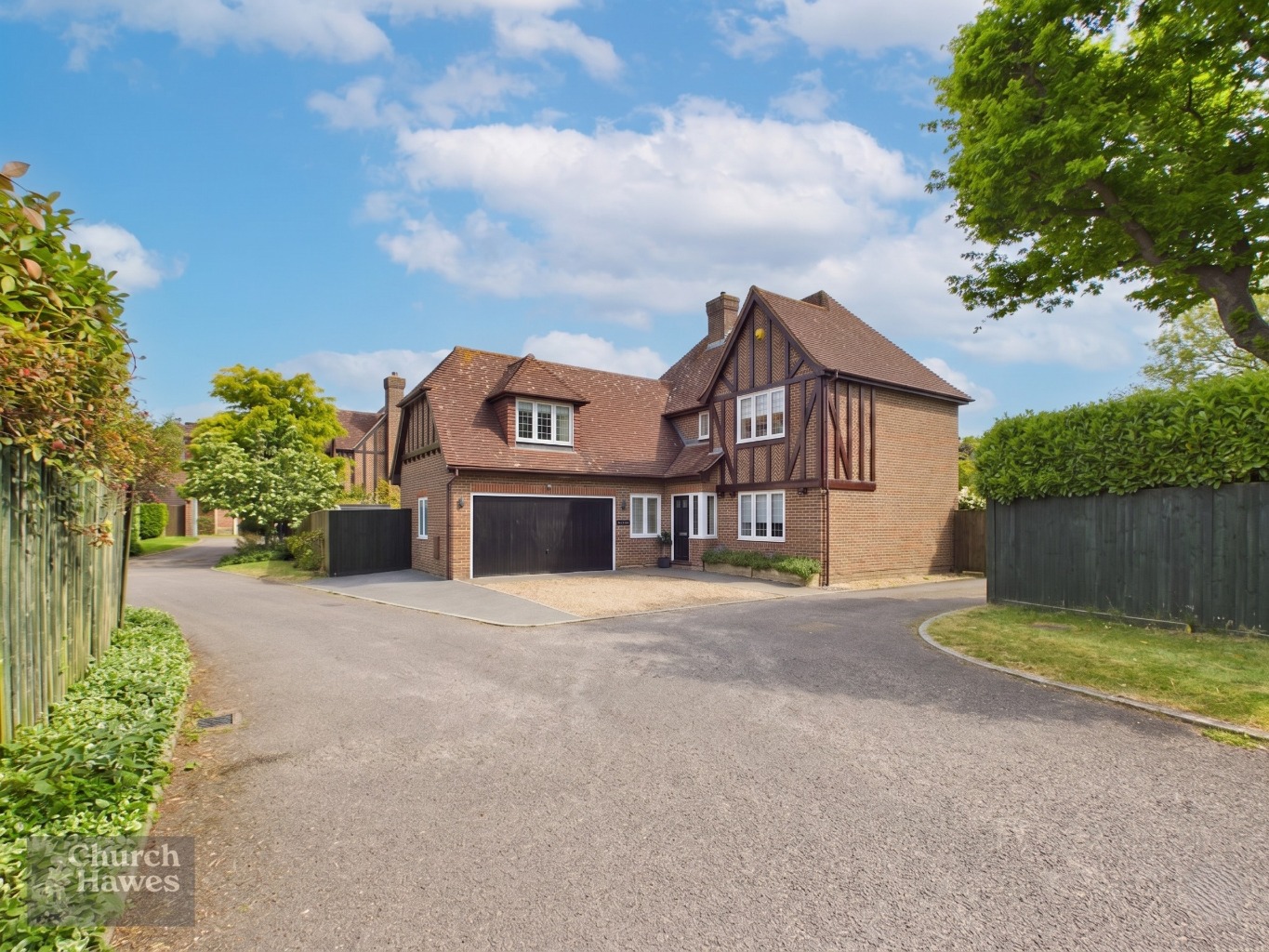 5 Bedroom Detached House - Within Quiet No-Through Road