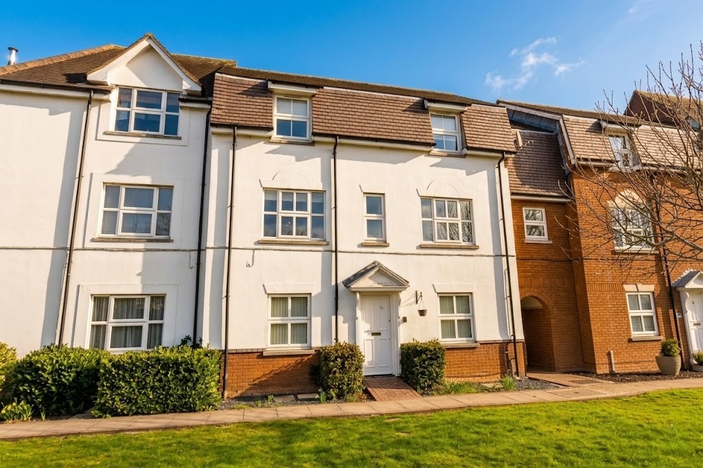 Two bedroom ground floor apartment with own entrance door, offered for sale with no onward chain.