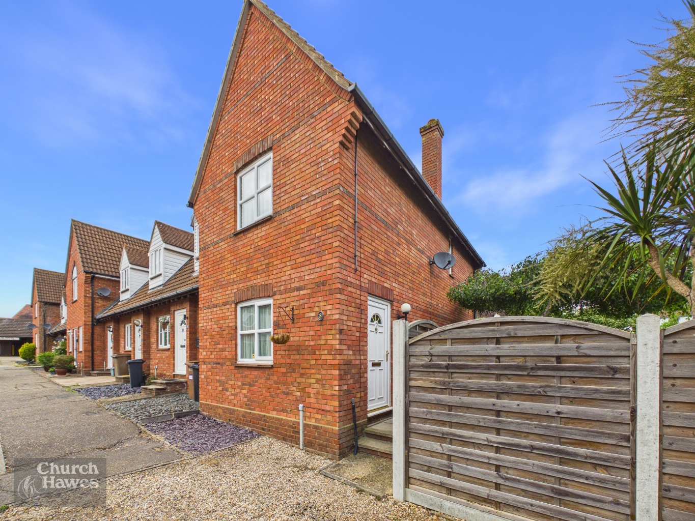 Well presented two bedroom freehold end of terrace home to be sold with no onward chain