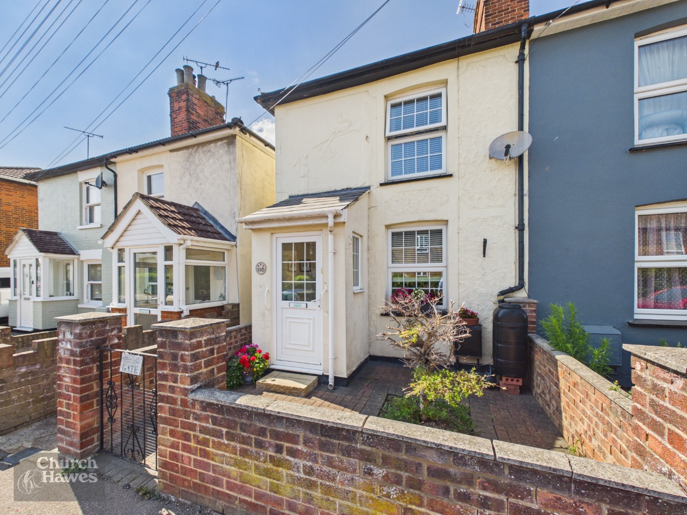 This extended two-bedroom end-of-terrace cottage