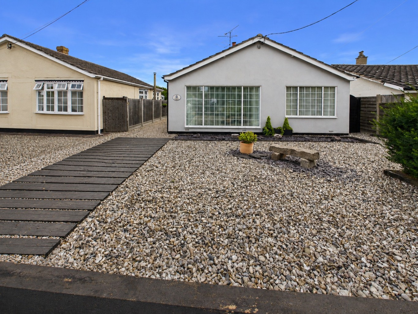 Stunning 2 Bedroom Detached Bungalow