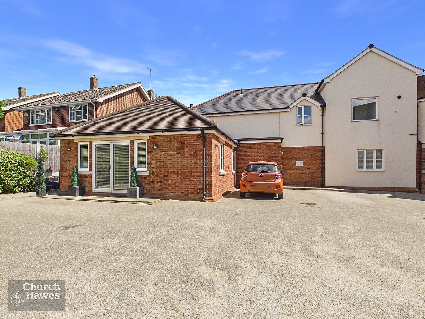 OWN PRIVATE GARDEN & INDEPENDENT ENTRANCE...