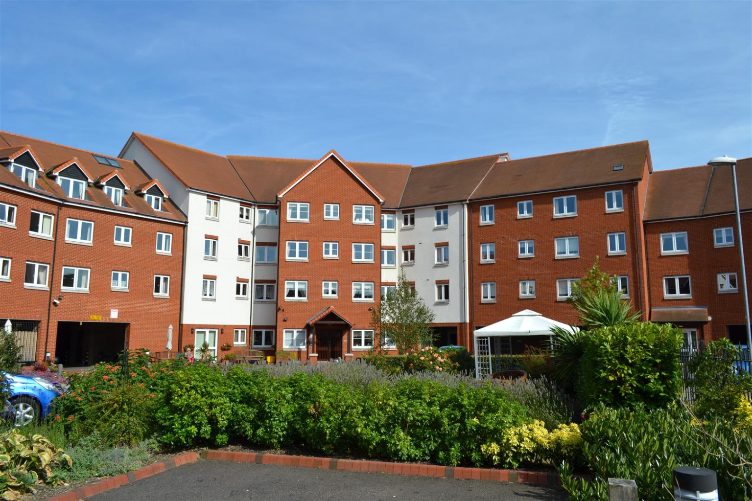 Third Floor Retirement Flat!